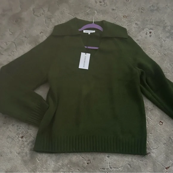 WeWoreWhat Collar V Neck Sweater - Picture 4 of 7